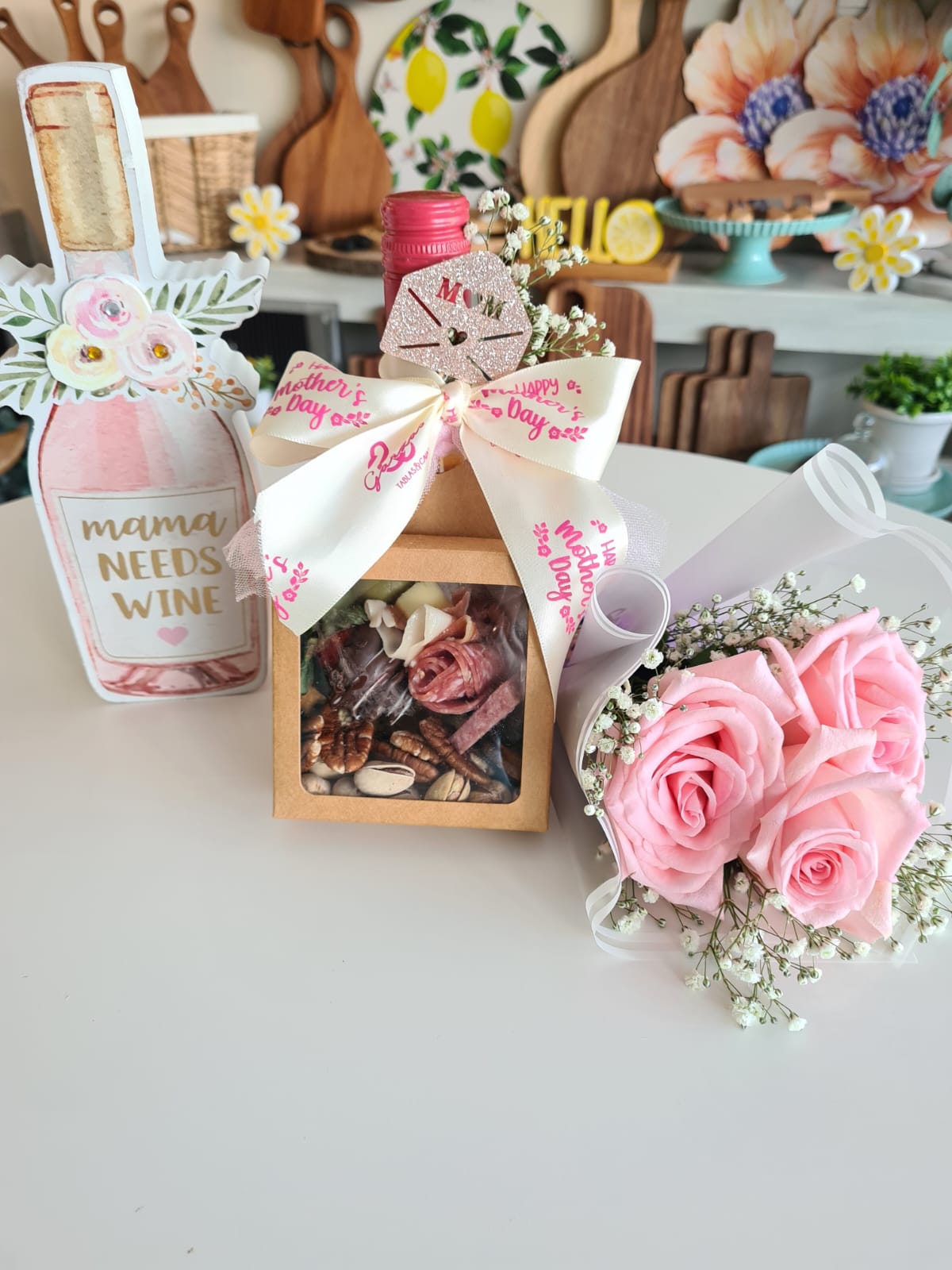 Mini Botella de Vino Rosado con Mini Caja de Charcutería